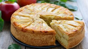 Шарлотка в духовке с яблоками