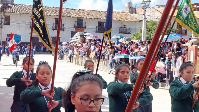 Desfile escolar por el 64 Aniversario de la I.E. Florencia de Mora de Huamachuco смотреть онлайн