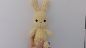 Связать зайца крючком из плюшевой пряжи 1 часть