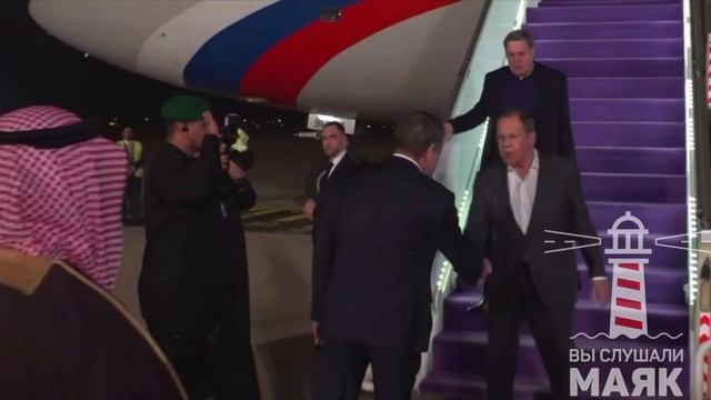 Помощник президента по внешнеполитическим вопросам Юрий Ушаков и министр иностранных дел Сергей ...