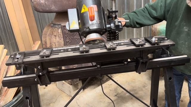 Sharpening 2 planer blades at the same time on the Foley 355 sharpener for a perfectly matched set! смотреть онлайн