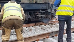 Ставят кран на рельсы