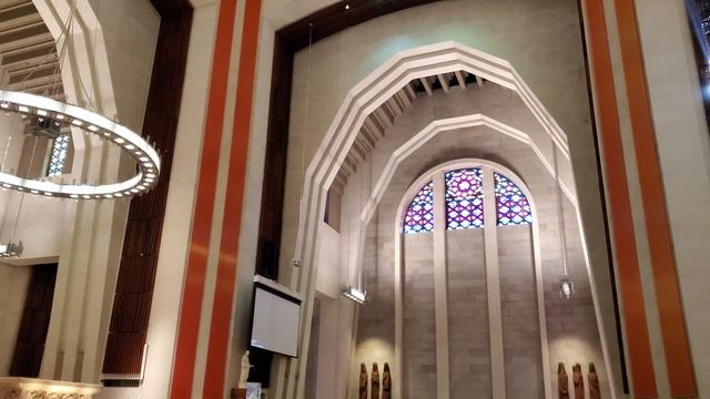 A quick video inside Saint Joseph's Oratory basilica смотреть онлайн