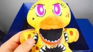 Смелый утенок бросился на измельчитель а за ним его друзья мягкие игрушки и верный пес