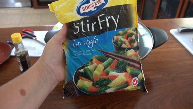 Thai Peanut Shrimp Rice Noodles смотреть онлайн