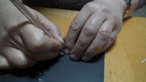 Процарапывание по черному глянцевому картону. Методика рисования для незрячих.