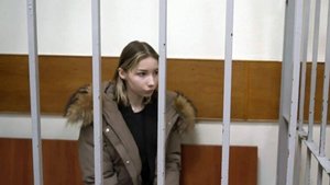 50 миллионов рублей выманили у москвички телефонные мошенники. Задержана 19-летняя пособница