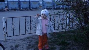 Саша машет привет