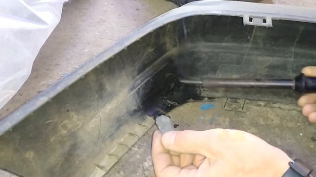 Ремонт бампера Мерседес 190. Bumper repair. смотреть онлайн