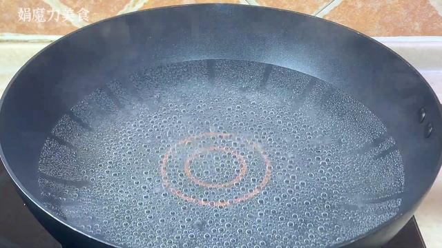 酒店的酸辣土豆絲為什麼那麼好吃，只多一個步驟，在家做還好吃【娟魔力美食】，#土豆絲創意美食，#酸辣土豆絲美食做法，#酸辣土豆絲 смотреть онлайн