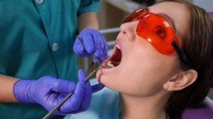 🦷 Зачем стоматологи требуют чистку перед имплантацией