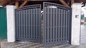 Ворота распашные со штакетника I Распашные ворота с ковкой I Автоматика