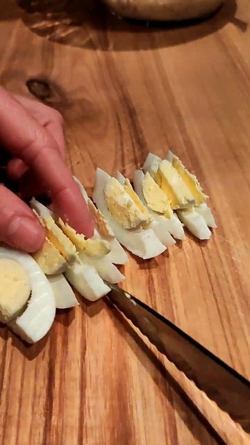 салат с копчёной рыбой