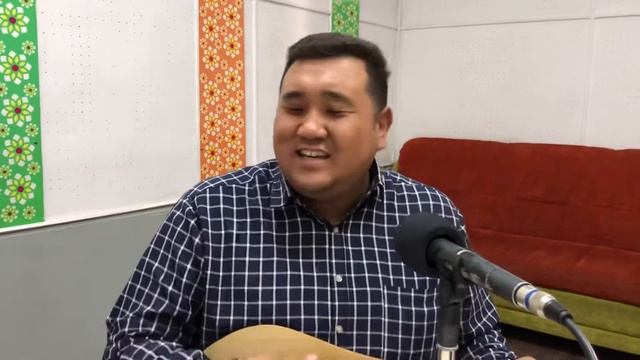 Бир кыз көрдүк Бишкектин базарынан... а сизчи?🔥 Мамбет Акын “Алтын микрофондо” ! смотреть онлайн