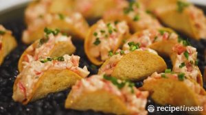 Мини-тако с креветками и соусом Marie Rose