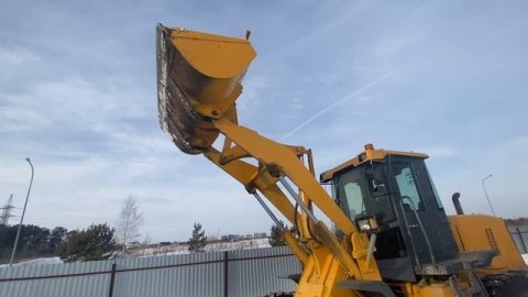 Погрузчик в работе