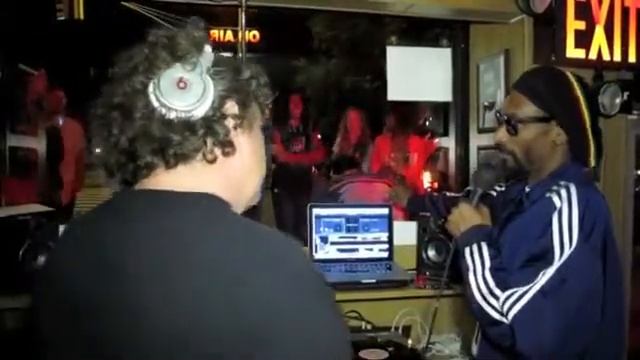 Snoop Lion Live Pon Radio Lily Part 2 of 2 смотреть онлайн