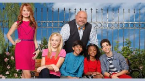 Сериал Джесси - 2 сезон 26 серия «Бросок Джесси, или День на военной базе» / Jessie
