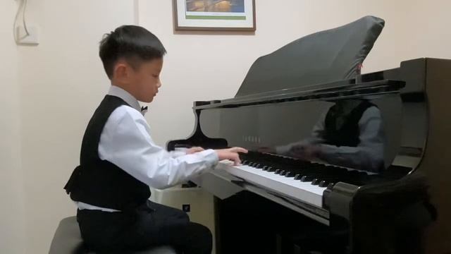 Elton plays ABRSM Grade 2 C1 March Hare смотреть онлайн