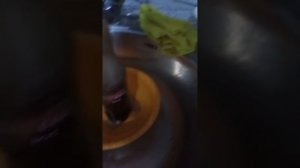 Кидаю ментос мята в коку колу