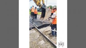 Укладка резинового настила на переезде