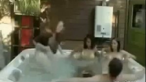 Обосралась в бассейне