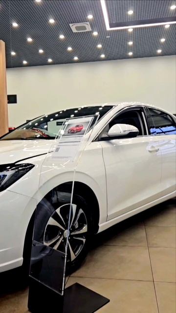 бюджетный новый китайский автомобиль