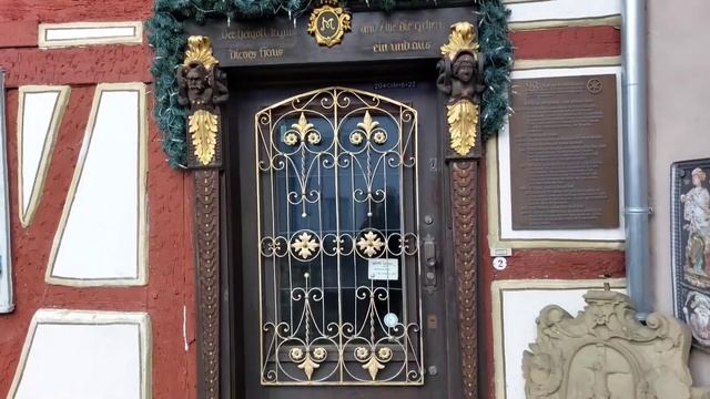 Магазин антикварный изделий. Прогулка по городу Бадорб смотреть онлайн