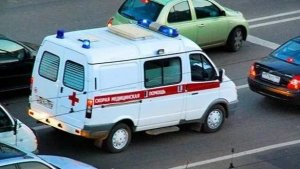 Должен ли водитель пропускать скорую на светофоре: эксперт рассказал подробности