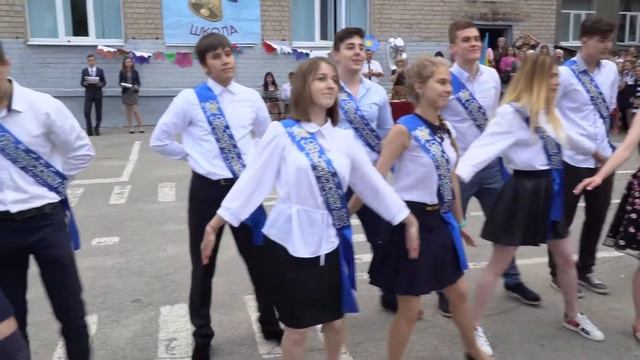 1) Школа 131, Выпускной 2018 смотреть онлайн