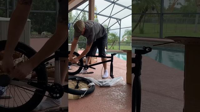 Unboxing Subrosa Salvador XL BMX Bike смотреть онлайн