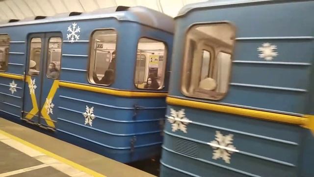 Отправление обклееного снежинками номерного со станции Дружбы Народов смотреть онлайн