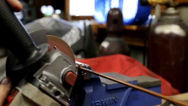 Ulu knife from saw blade antler handle blacksmith forged display stand, Bushcraft simple project смотреть онлайн