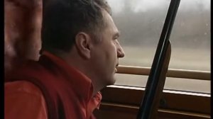 Жириновский стреляет  по воронам из вагона поезда