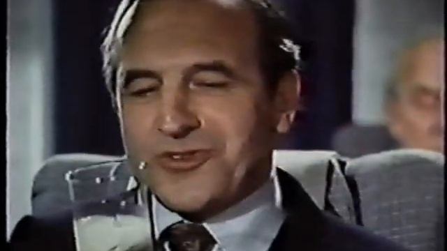 Cinzano Bianco смотреть онлайн