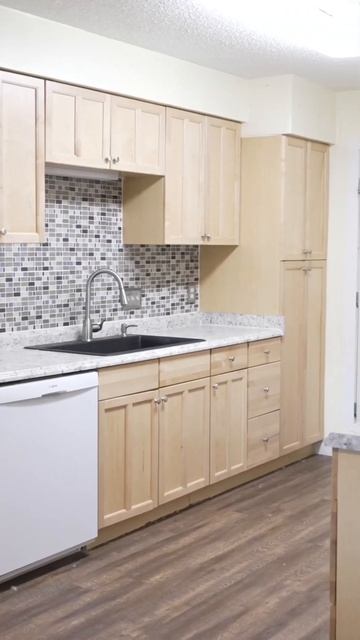 The Cat House 🐱 | Before and After House Renovation! смотреть онлайн