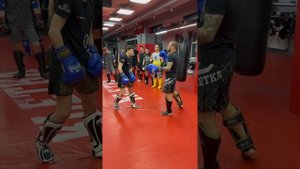 Тренировка по кикбоксингу. Тренер Андрей Басынин.