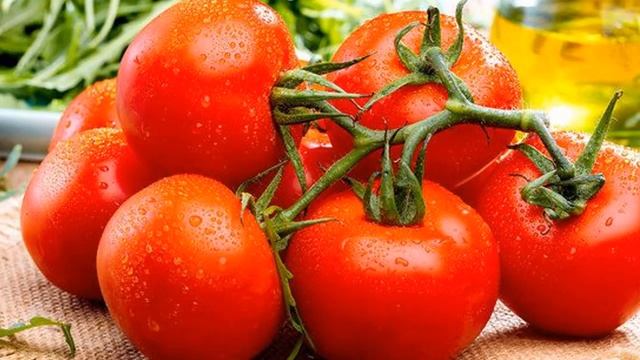 СУПЕР ПОДКОРМКА ДЛЯ ТОМАТОВ  ПОМИДОРОВ БУДЕТ ОЧЕНЬ МНОГО ОТ ТАКОЙ ПОДКОРМКИ
