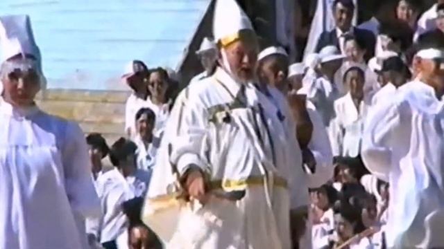 Бүлүү куората төрүттэммитэ 365 сылыгар аналлаах өрөгөйдөөх Үрүҥ Тунах Ыһыах. 1999 с. (Архив) смотреть онлайн