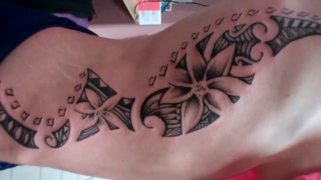 freehand poly style tribal plumeria tattoo ribs.hip,side смотреть онлайн