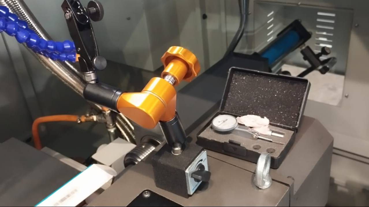 Наши инженеры в Вологде запустили в работу станок купленный от ненадежного поставщика смотреть онлайн