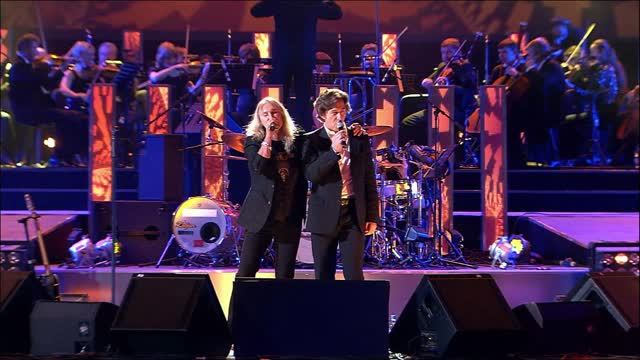 Александр Иванов / группа «Рондо» / Валерий Сюткин — «Московская осень» (LIVE, Кремль, 2011)