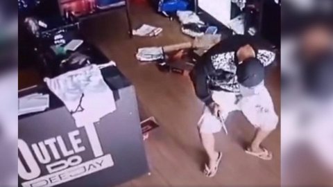 Грабитель случайно прострелил себе ногу на месте преступления