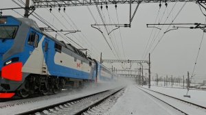 Электровоз ЭП2К-501 с поездом "Аврора"