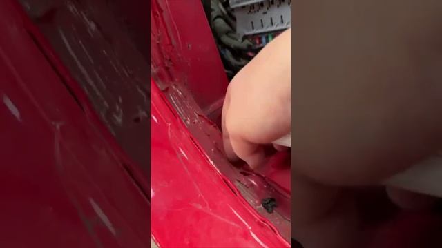 Блогер показал качество заводской сборки кузовов Ferrari и Aston Martin.