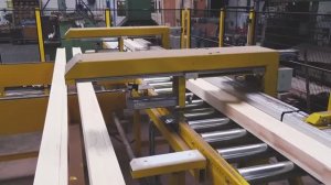 Автоматический торцовочный станок с поворотом  и наклоном пилы для доски и бруса из Германии