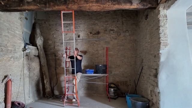 #9 The coffee bar is open! We tour upstairs and start on the beams | DIY Home renovation Italy