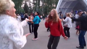 СЛАДКАЯ МОЯ! ТАНЦЫ В ПАРКЕ ГОРЬКОГО ХАРЬКОВ СЧАСТЛИВЫЕ ДНИ