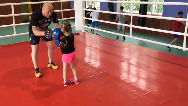 Маленький боксёр Бокс смотреть онлайн