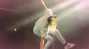 Как танцует Катя Адушкина?  ШОГ!